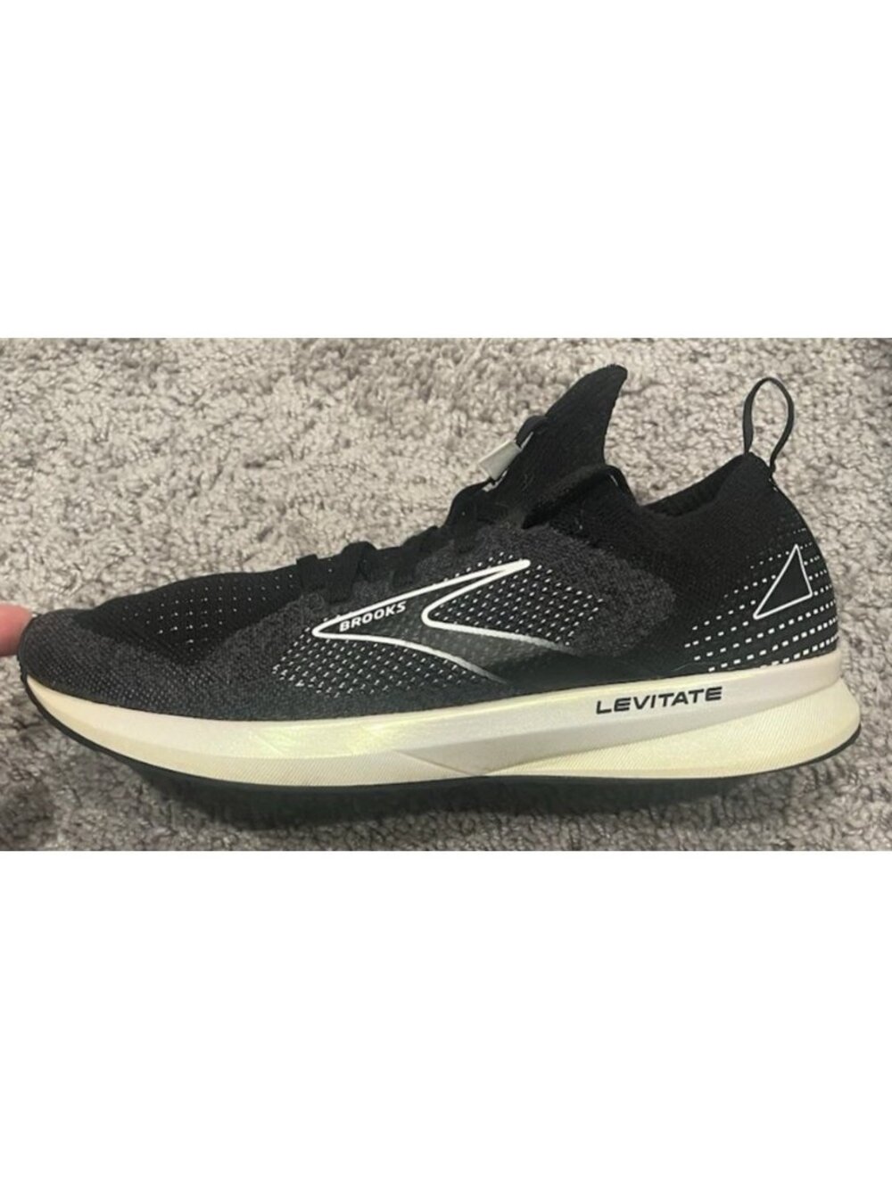 Brooks Levitate 5 StealthFit Black White Women's Running Shoes Size 9